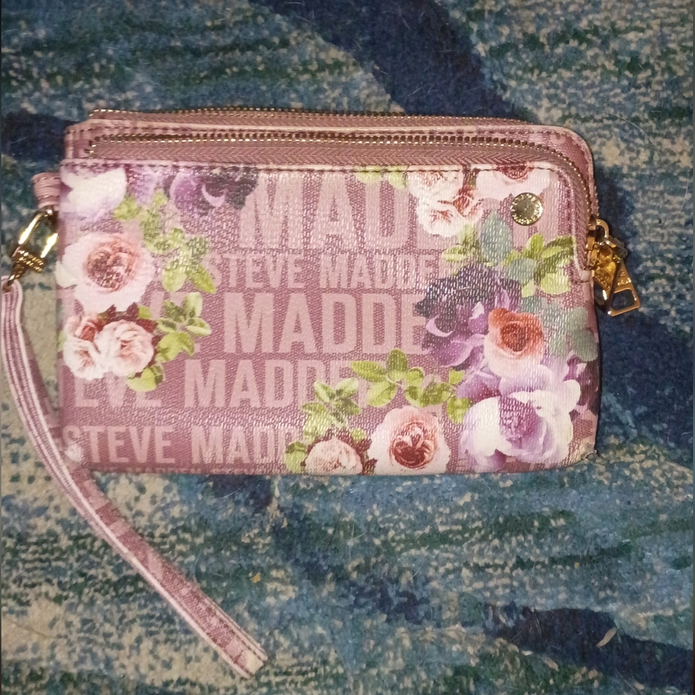 Steve Madden Metallic Pink Wristlet